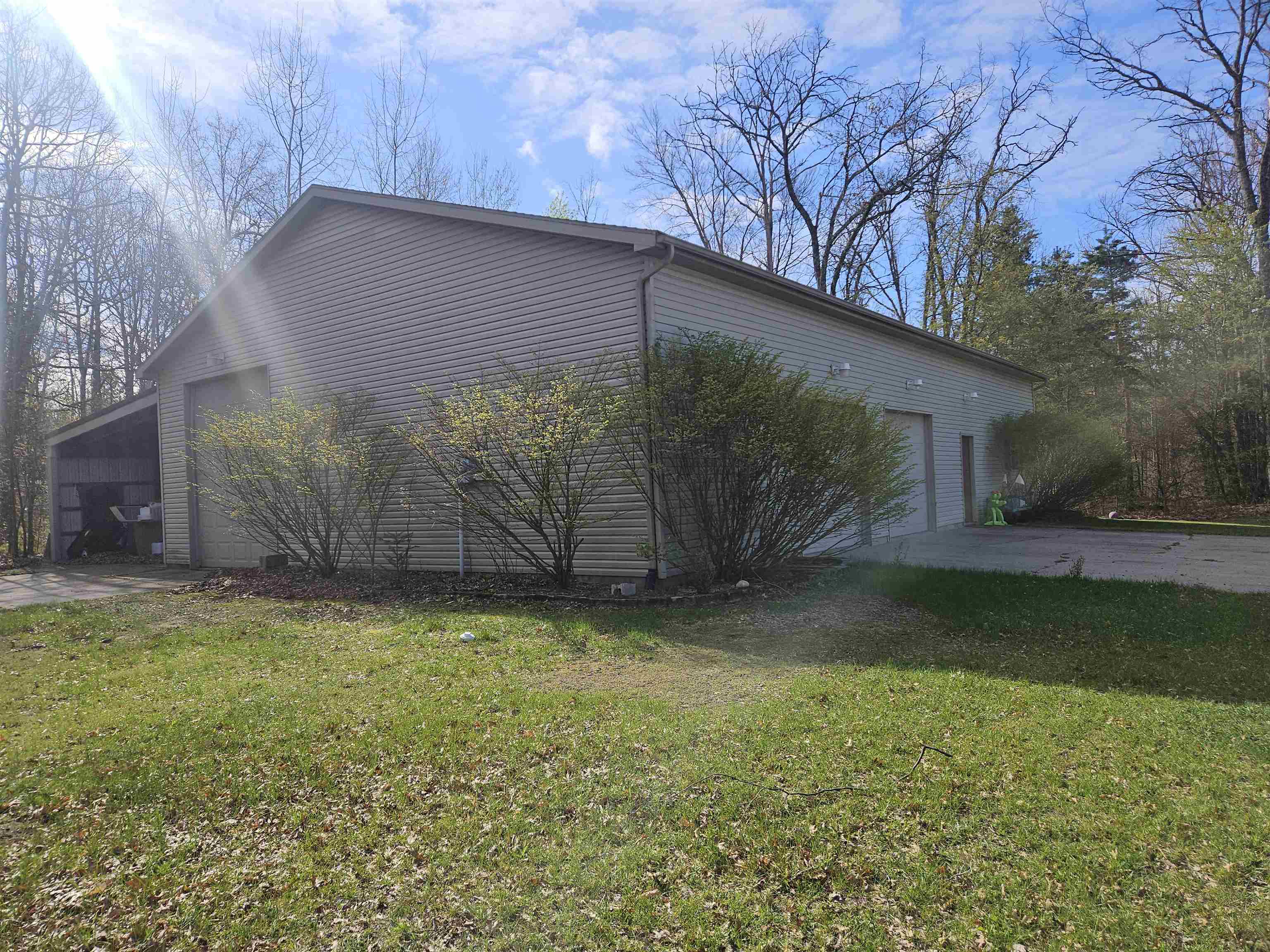 335 Pine Street Harrison, MI 48625 - Photo 8 of 70