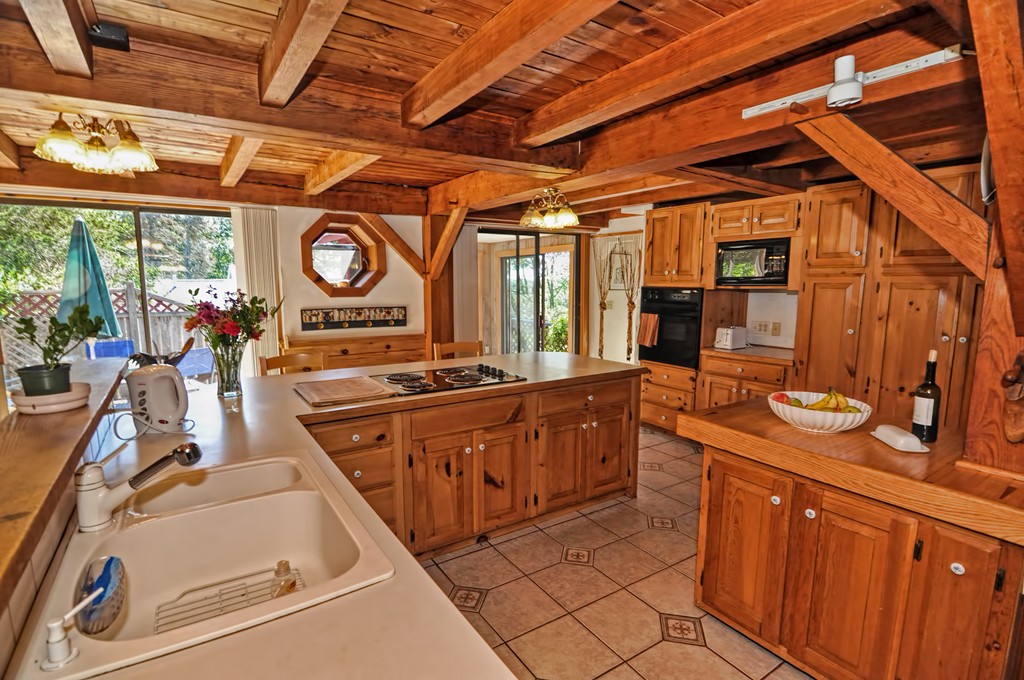 13 Youngs Road Gloucester, MA 01930 - Photo 9 of 30 Gallery Image 9