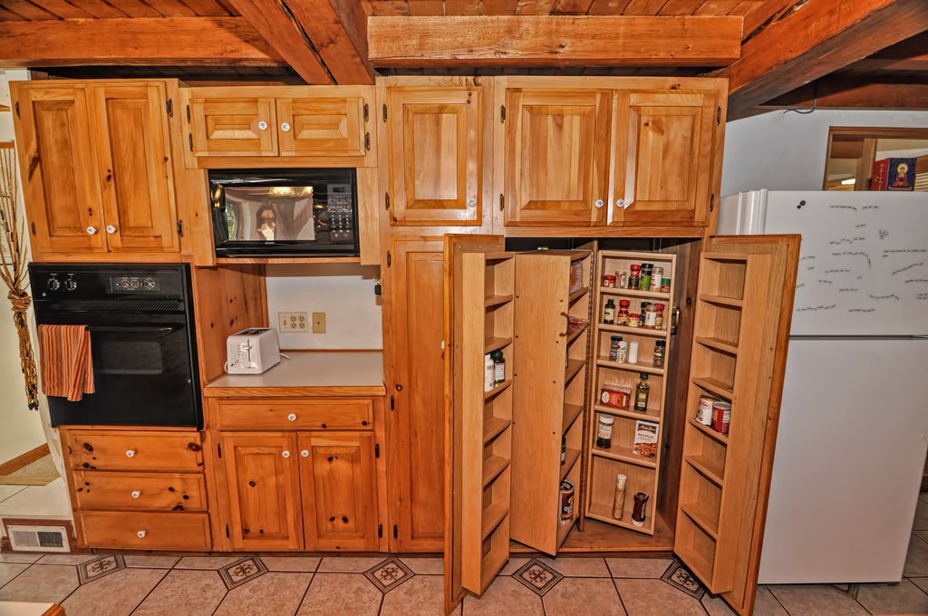 13 Youngs Road Gloucester, MA 01930 - Photo 10 of 30 Gallery Image 10