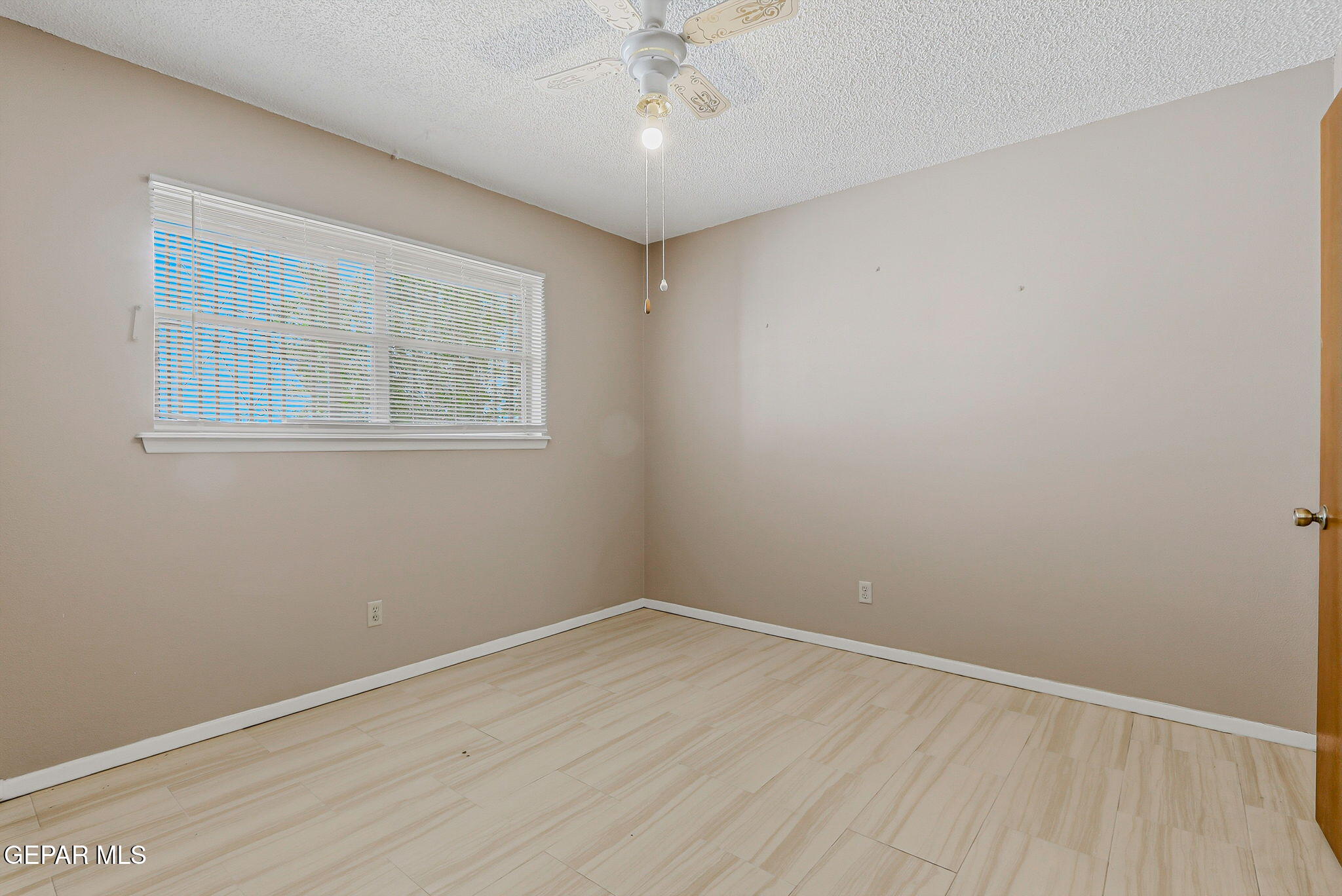 520 Cardon Street El Paso, TX 79903 - Photo 11 of 42 an empty room with a window