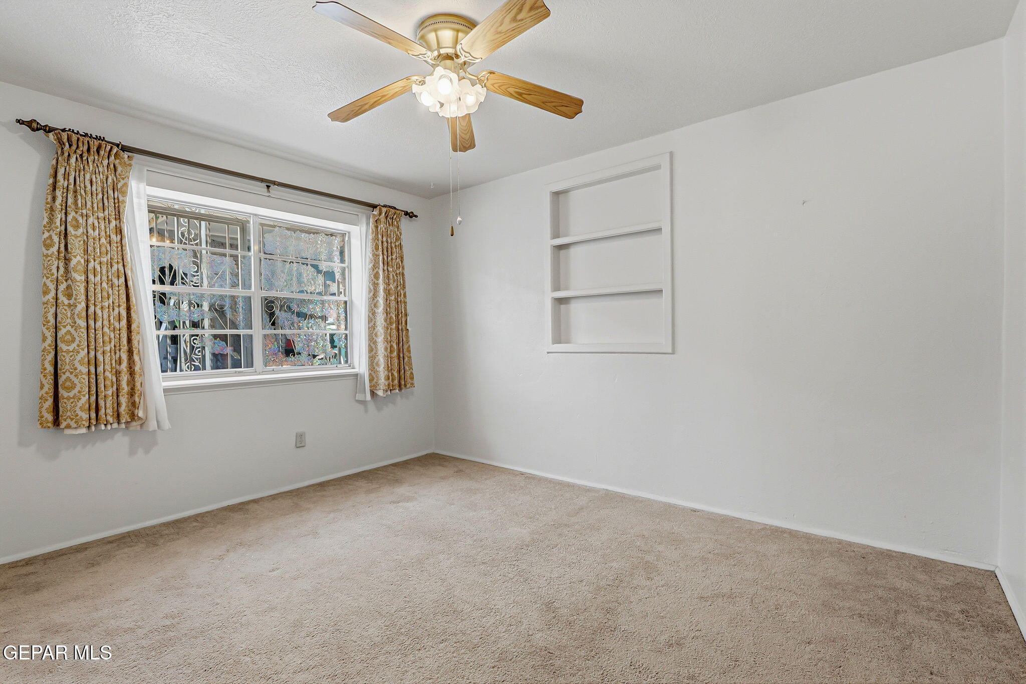520 Cardon Street El Paso, TX 79903 - Photo 14 of 42 an empty room with windows and fan
