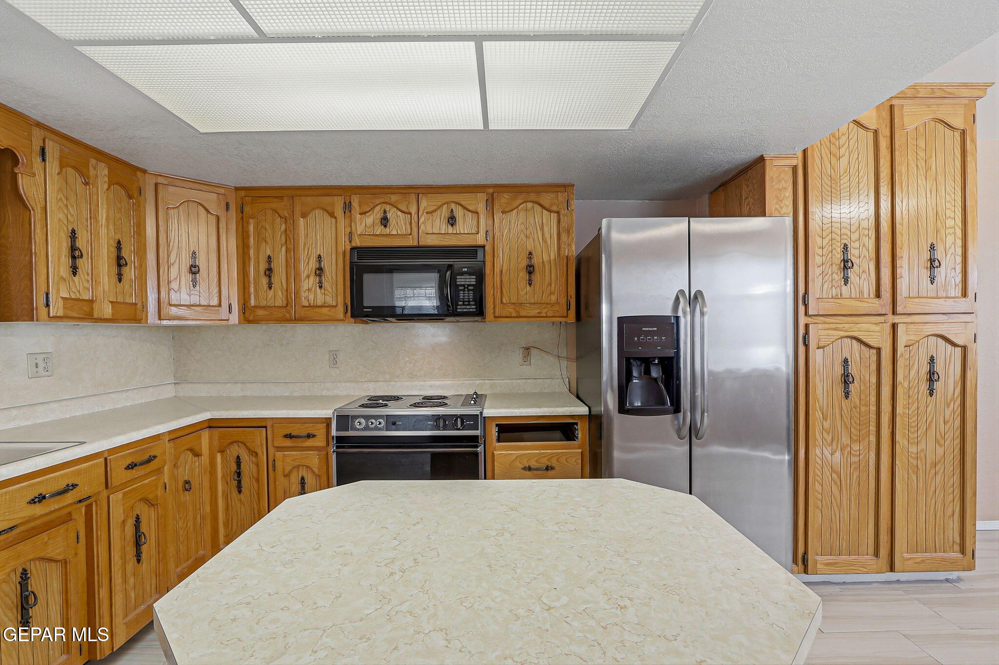520 Cardon Street El Paso, TX 79903 - Photo 18 of 42 a kitchen with stainless steel appliances a refrigerator a sink a stove and cabinets