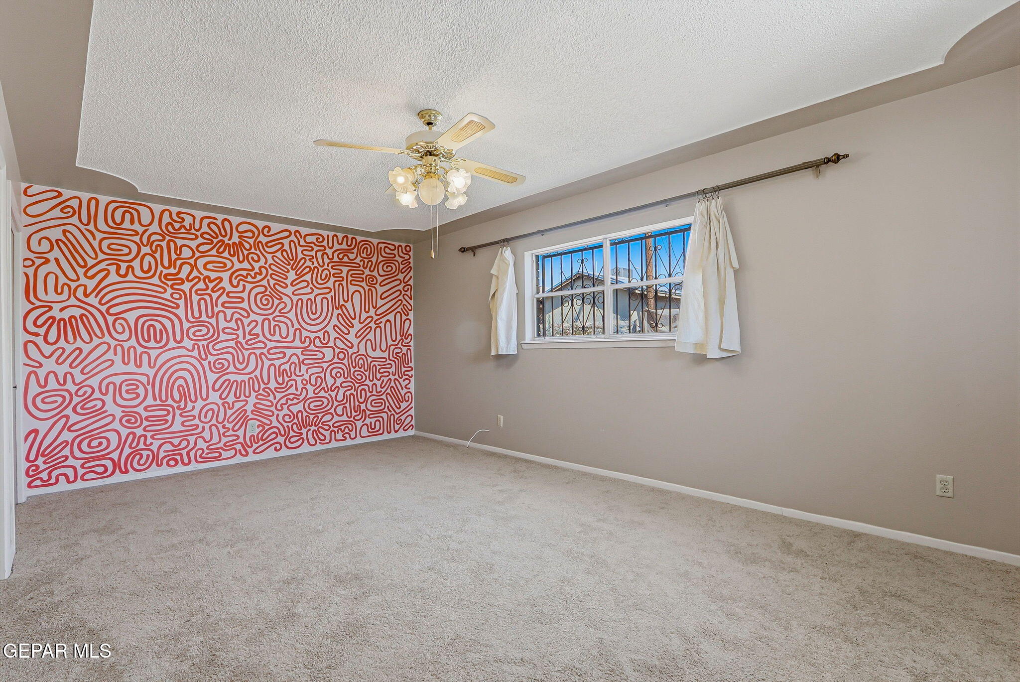 520 Cardon Street El Paso, TX 79903 - Photo 23 of 42 a view of an empty room with a window