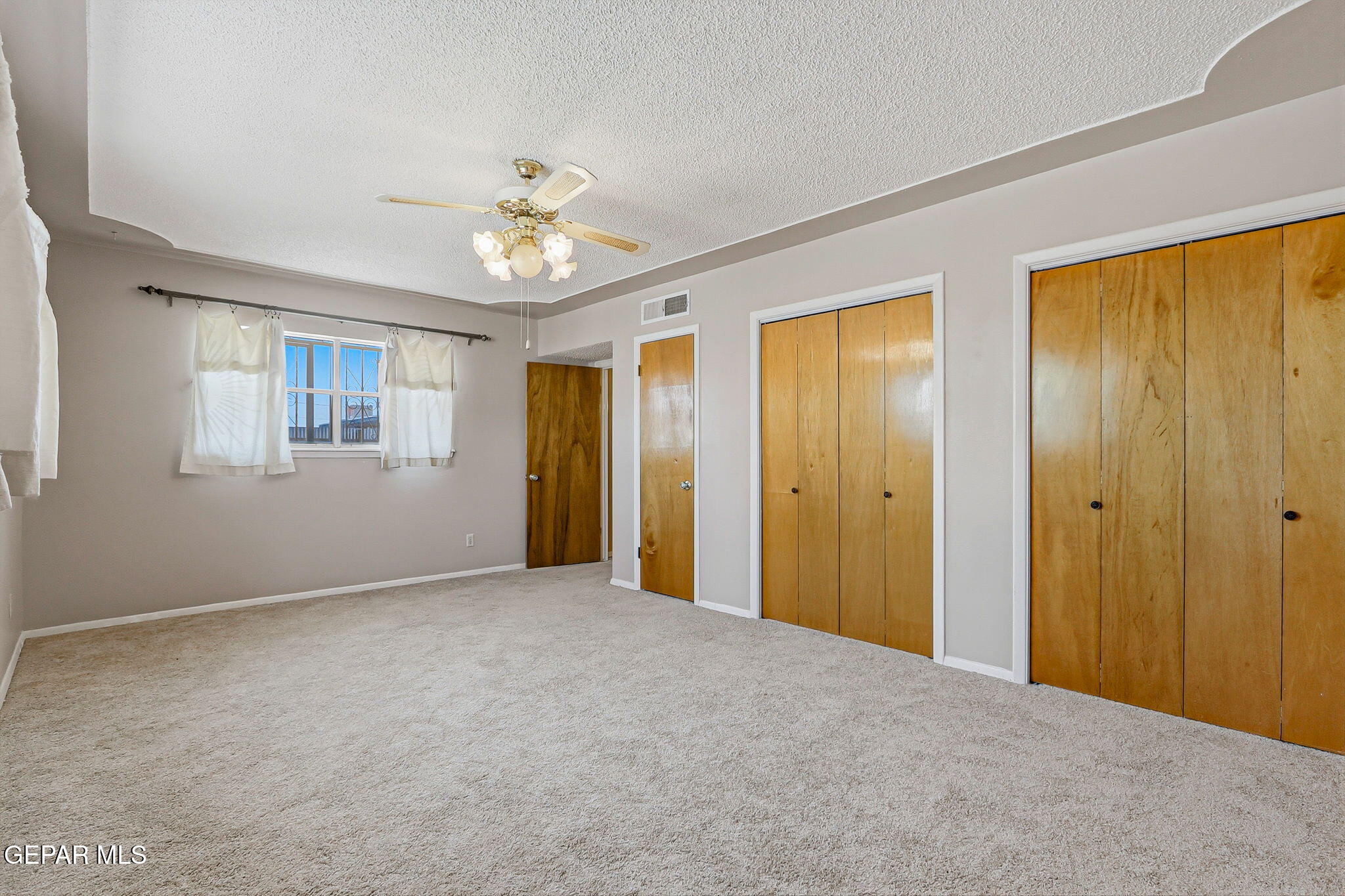 520 Cardon Street El Paso, TX 79903 - Photo 24 of 42 a view of an empty room with a window