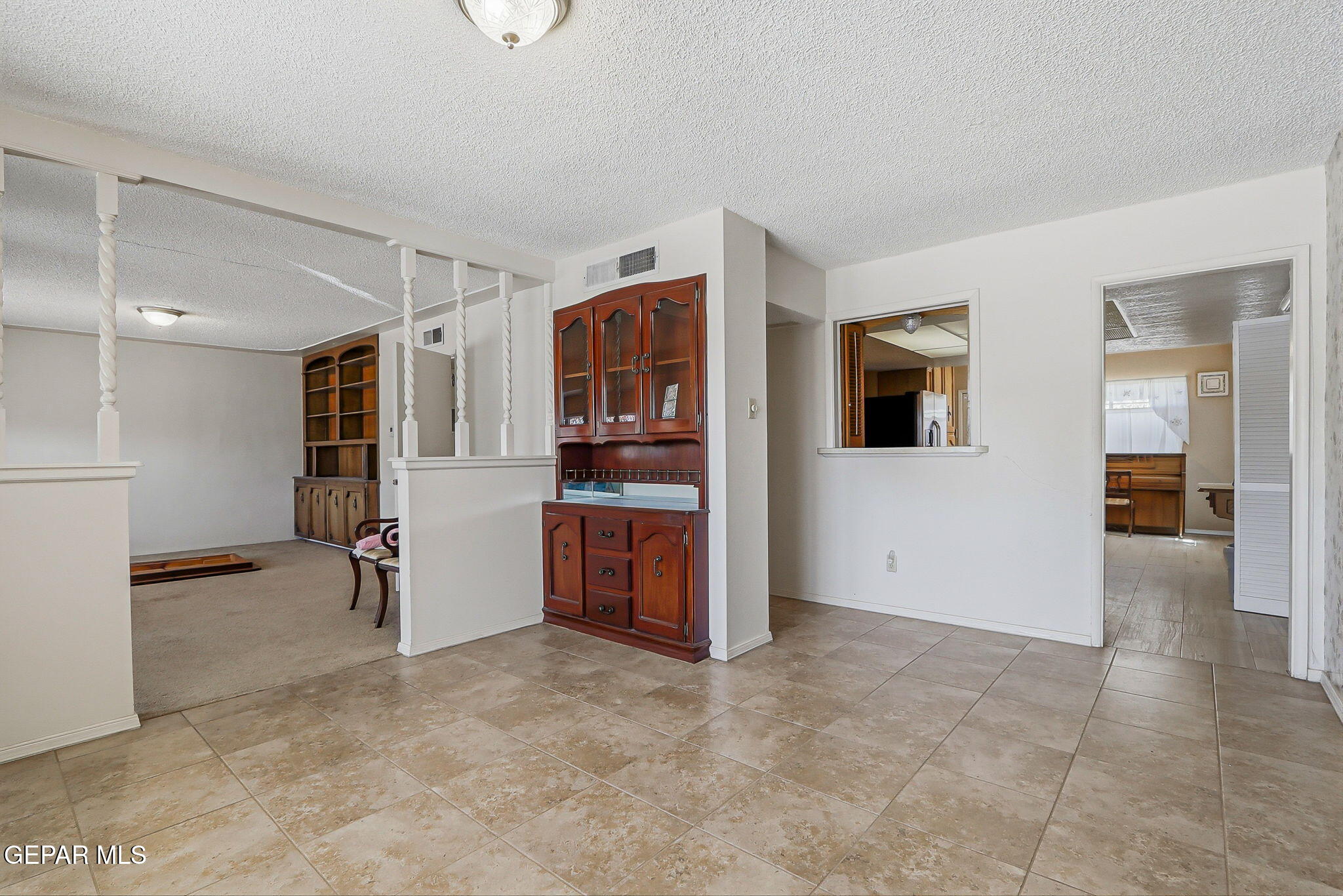 520 Cardon Street El Paso, TX 79903 - Photo 6 of 42 a view of a livingroom with furniture and cabinet