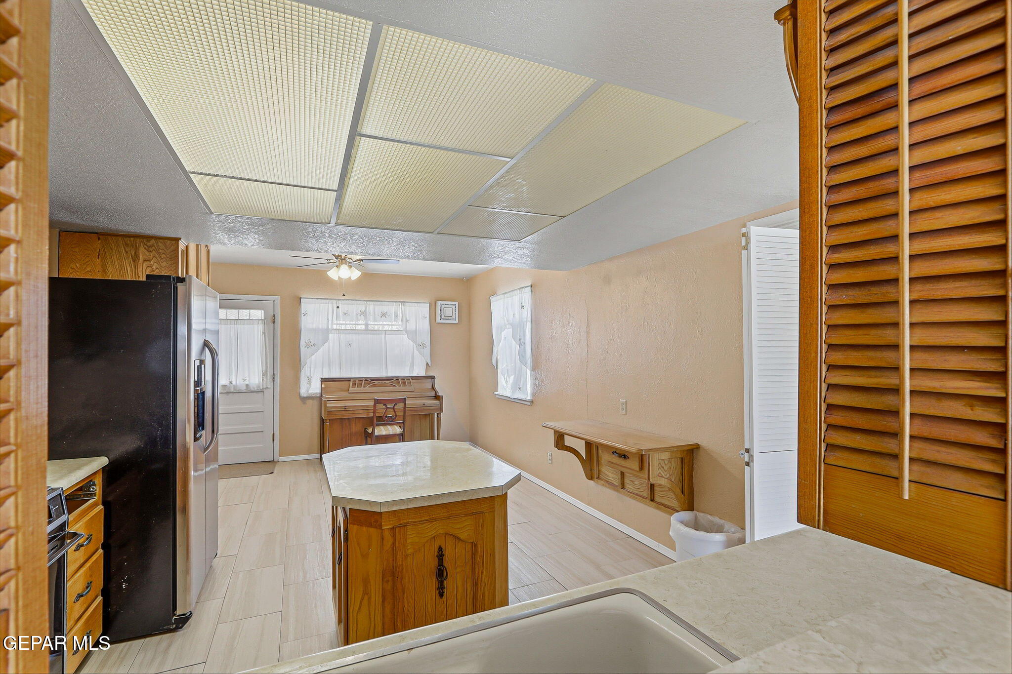 520 Cardon Street El Paso, TX 79903 - Photo 10 of 42 a view of a kitchen with furniture and a kitchen