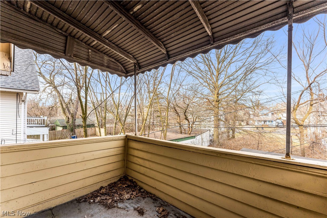 860 Greyton Road Cleveland Heights, OH 44112 - Photo 13 of 31 View of balcony