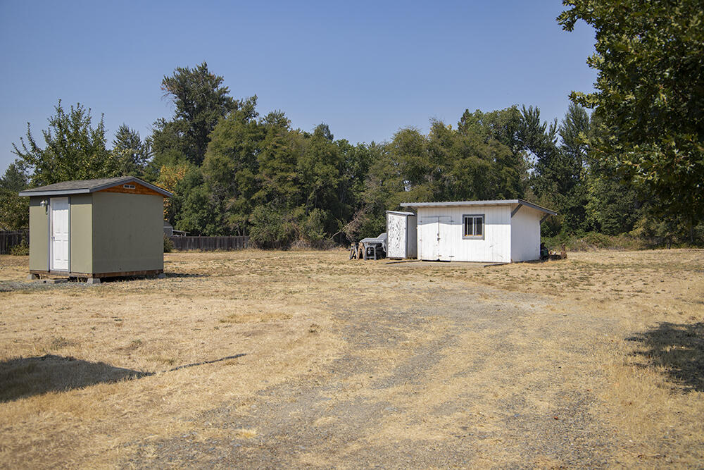 2776 Merlin Road Grants Pass, OR 97526 - Photo 19 of 26 18