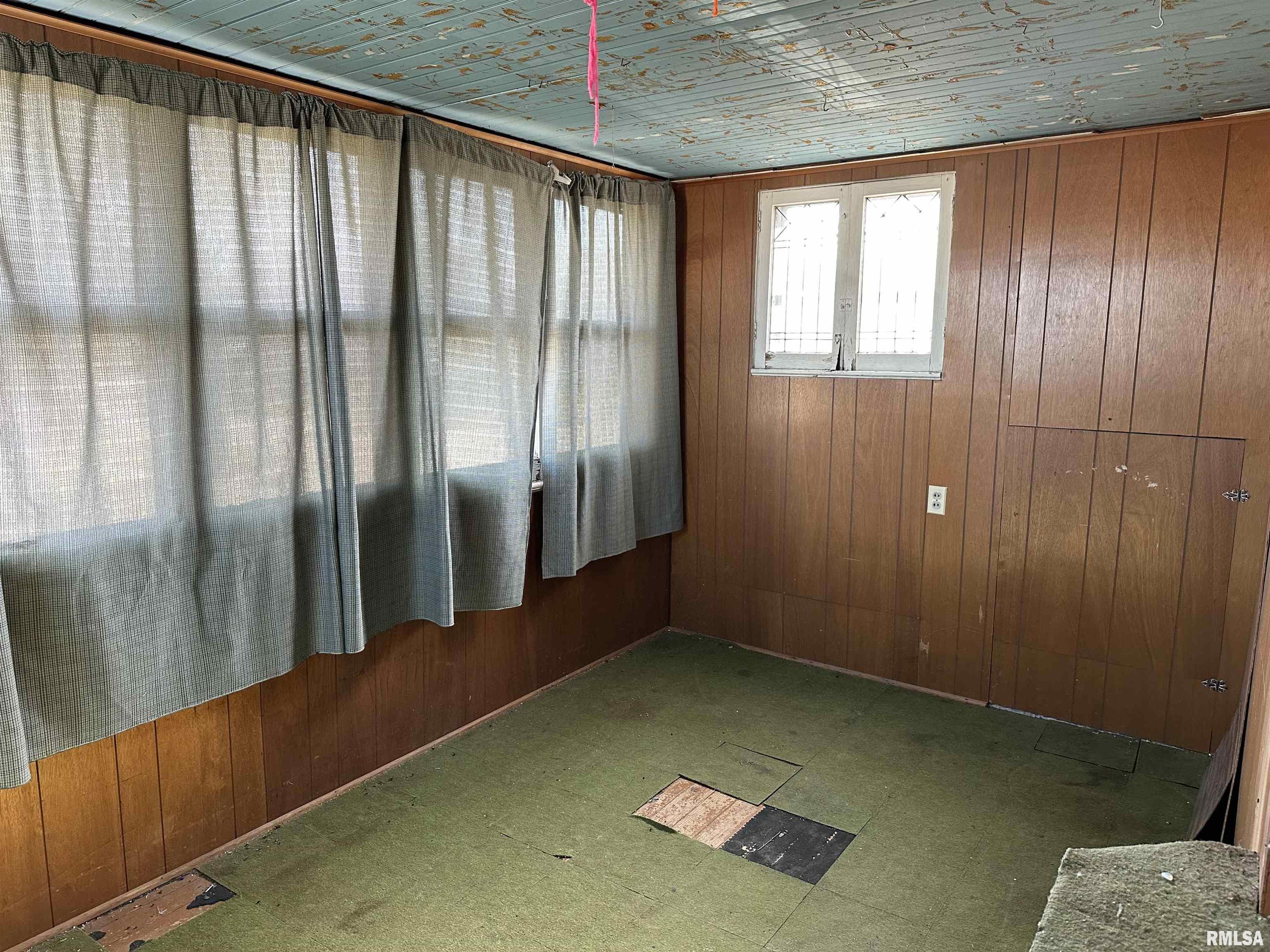 41 Elliot Street Preston, IA 52069 - Photo 12 of 13 Gallery Image 12