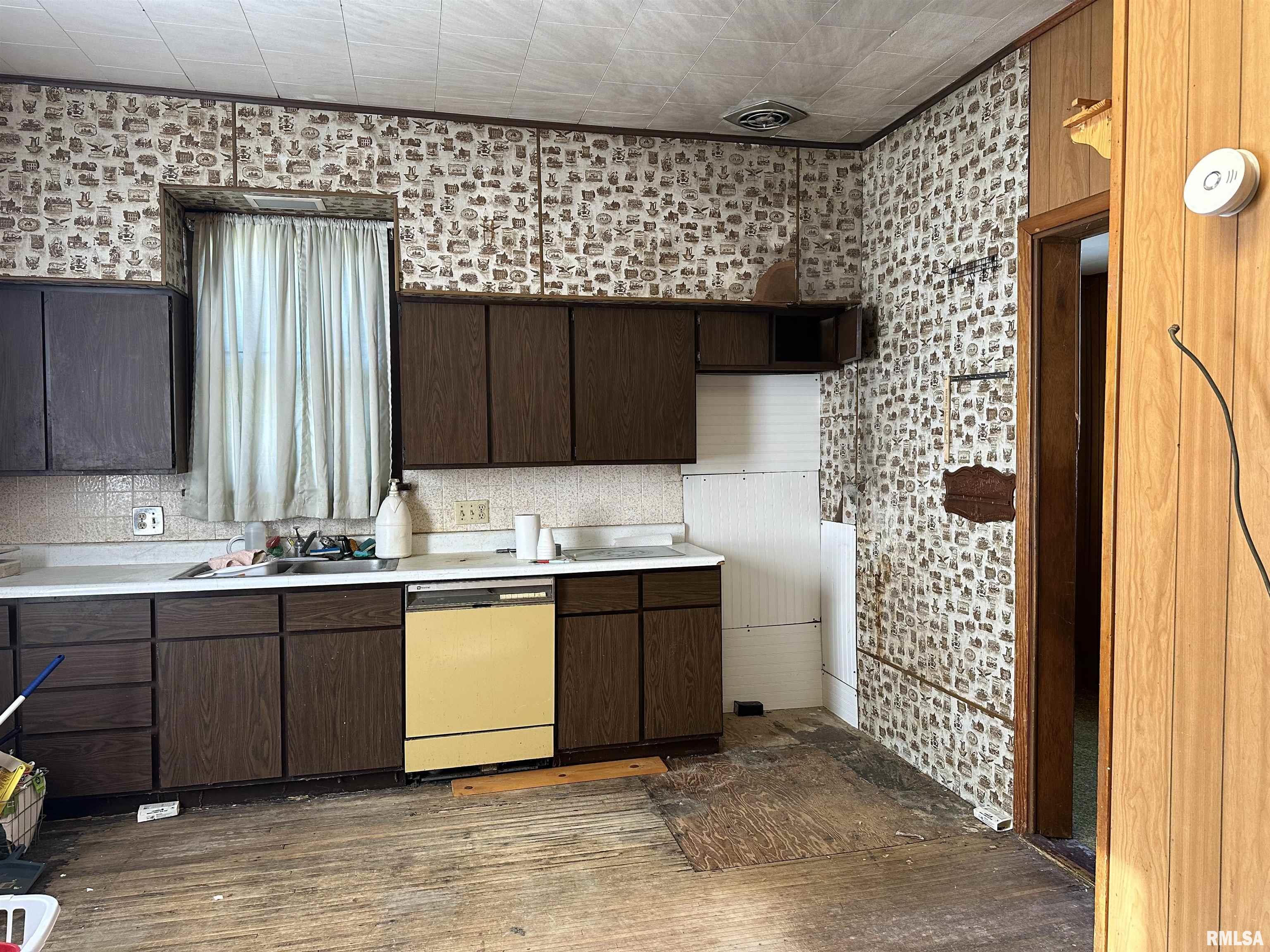 41 Elliot Street Preston, IA 52069 - Photo 4 of 13 Gallery Image 4