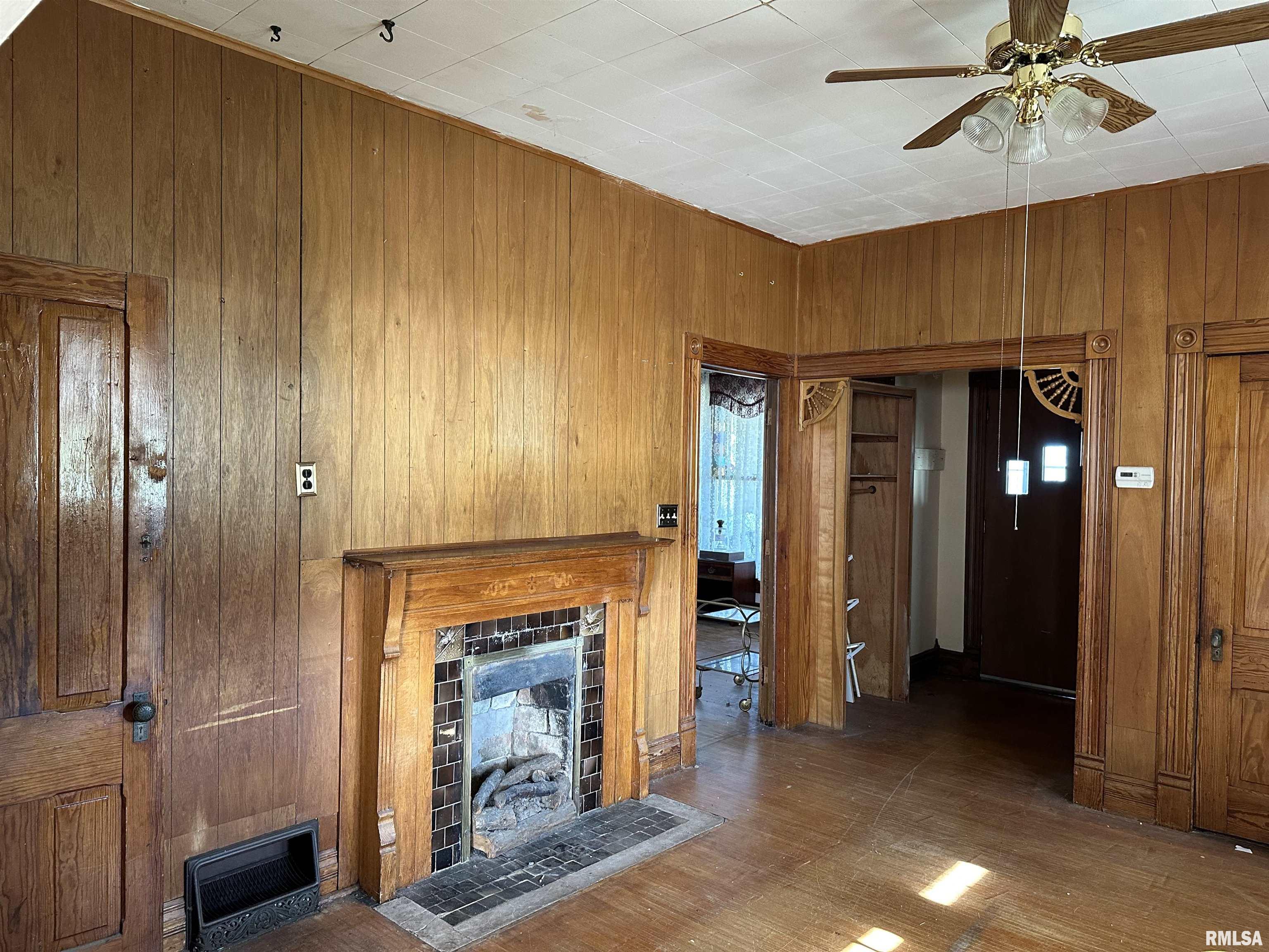 41 Elliot Street Preston, IA 52069 - Photo 5 of 13 Gallery Image 5