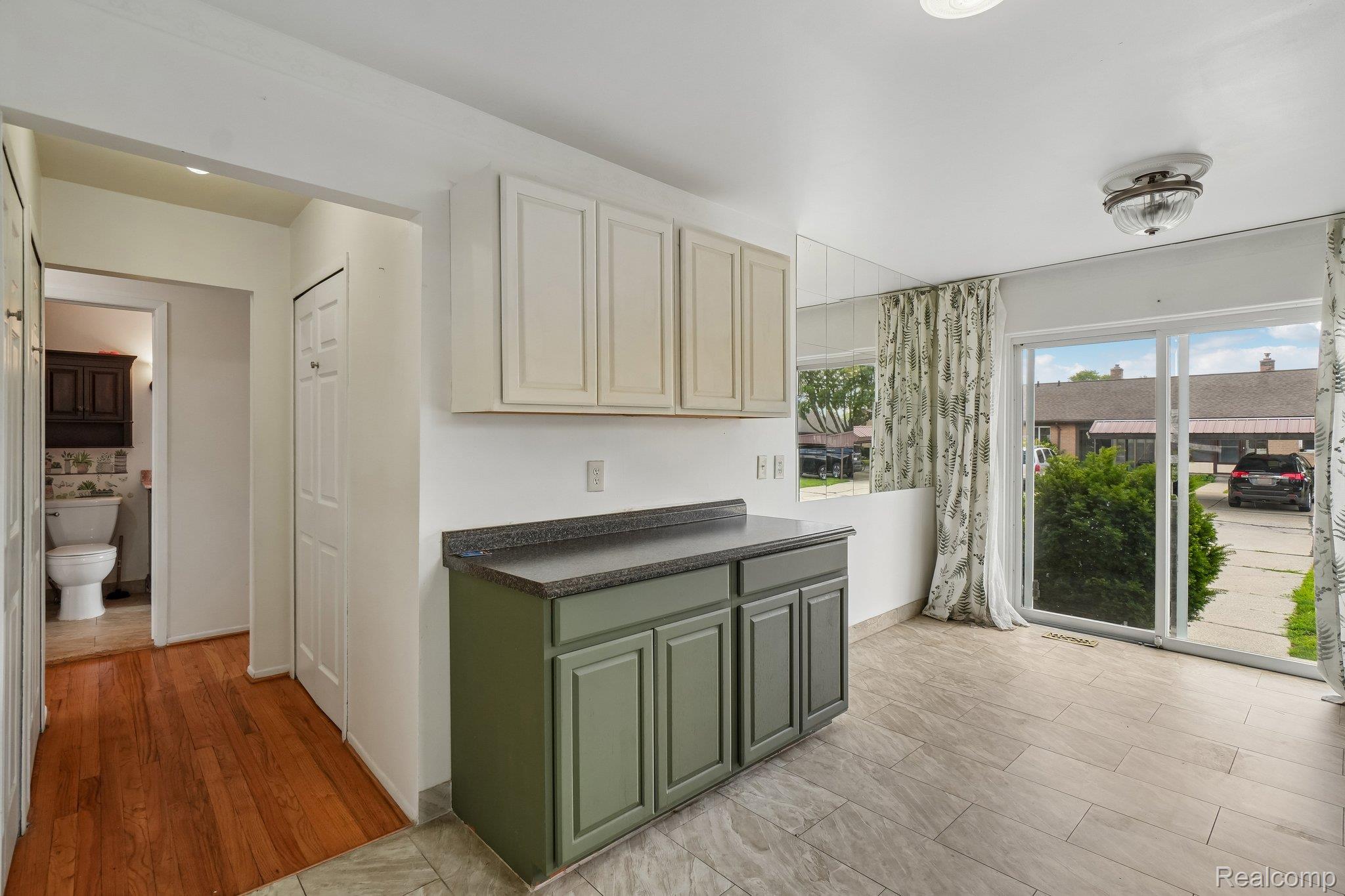 8401 18 18 Mile Road, Unit 112 Sterling Heights, MI 48313 - Photo 8 of 25 6-web-or-mls-Eighteen Mile Rd 112-S0107-006.jpg