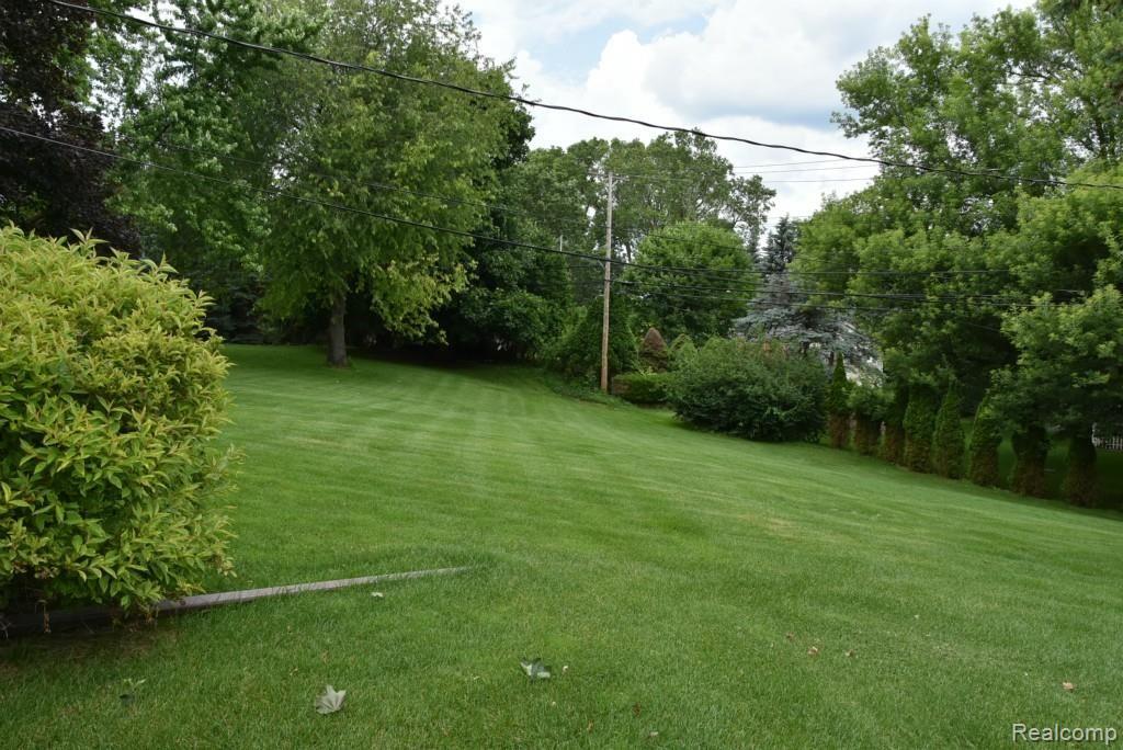 2284 West Avon Road Rochester Hills, MI 48309 - Photo 7 of 53