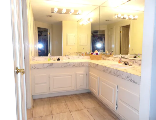 $215,000 | 14655 Champion Forest Drive, Unit 805, Houston, TX 77069