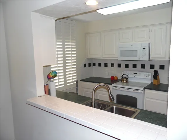 $220,000 | 14655 Champion Forest Drive, Unit 805, Houston, TX 77069