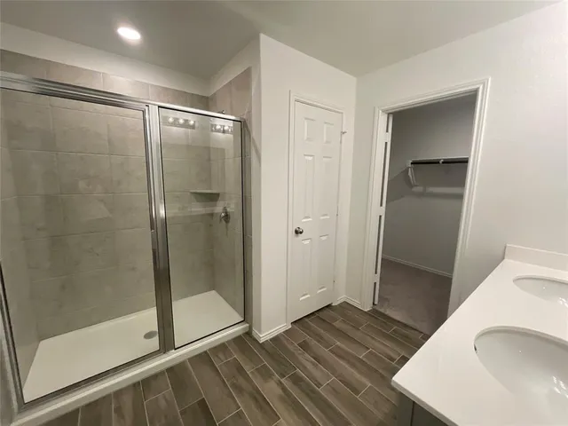 a en suite bathroom with a sink and a mirror