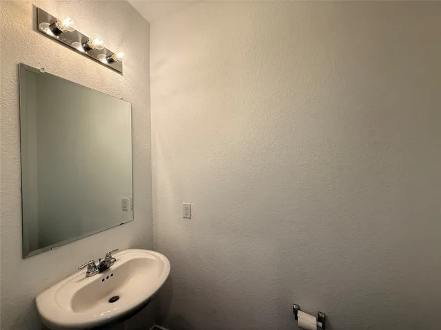 $2,150 | 148 Bennington Drive, Liberty Hill, TX 78642