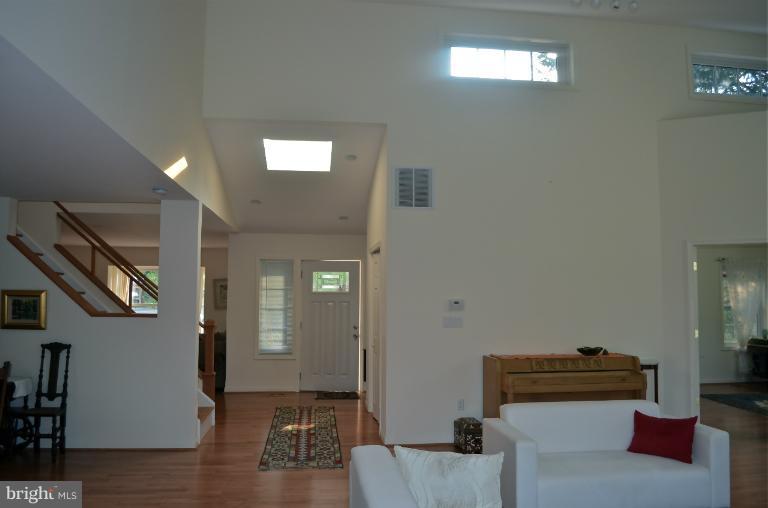 6833 Old Stage Road North Bethesda, MD 20852 - Photo 3 of 27 Interior (General)