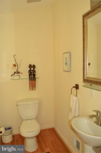 6833 Old Stage Road North Bethesda, MD 20852 - Photo 8 of 27 Powder Room