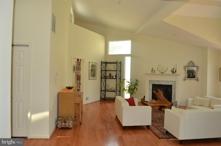 6833 Old Stage Road North Bethesda, MD 20852 - Photo 9 of 27 Interior (General)