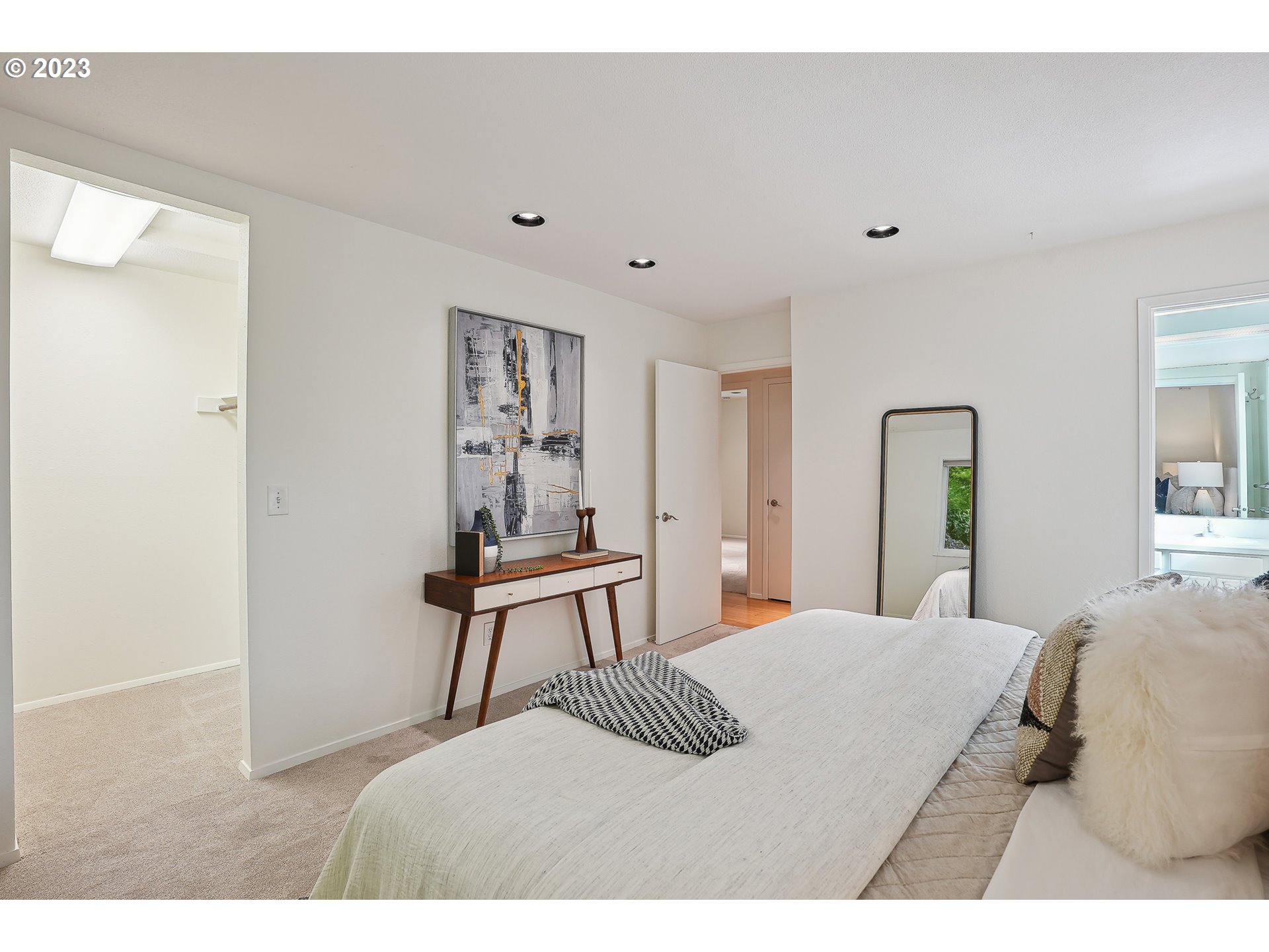 2726 Southwest Ridge Drive Portland, OR 97219 - Photo 24 of 48 Gallery Image 24