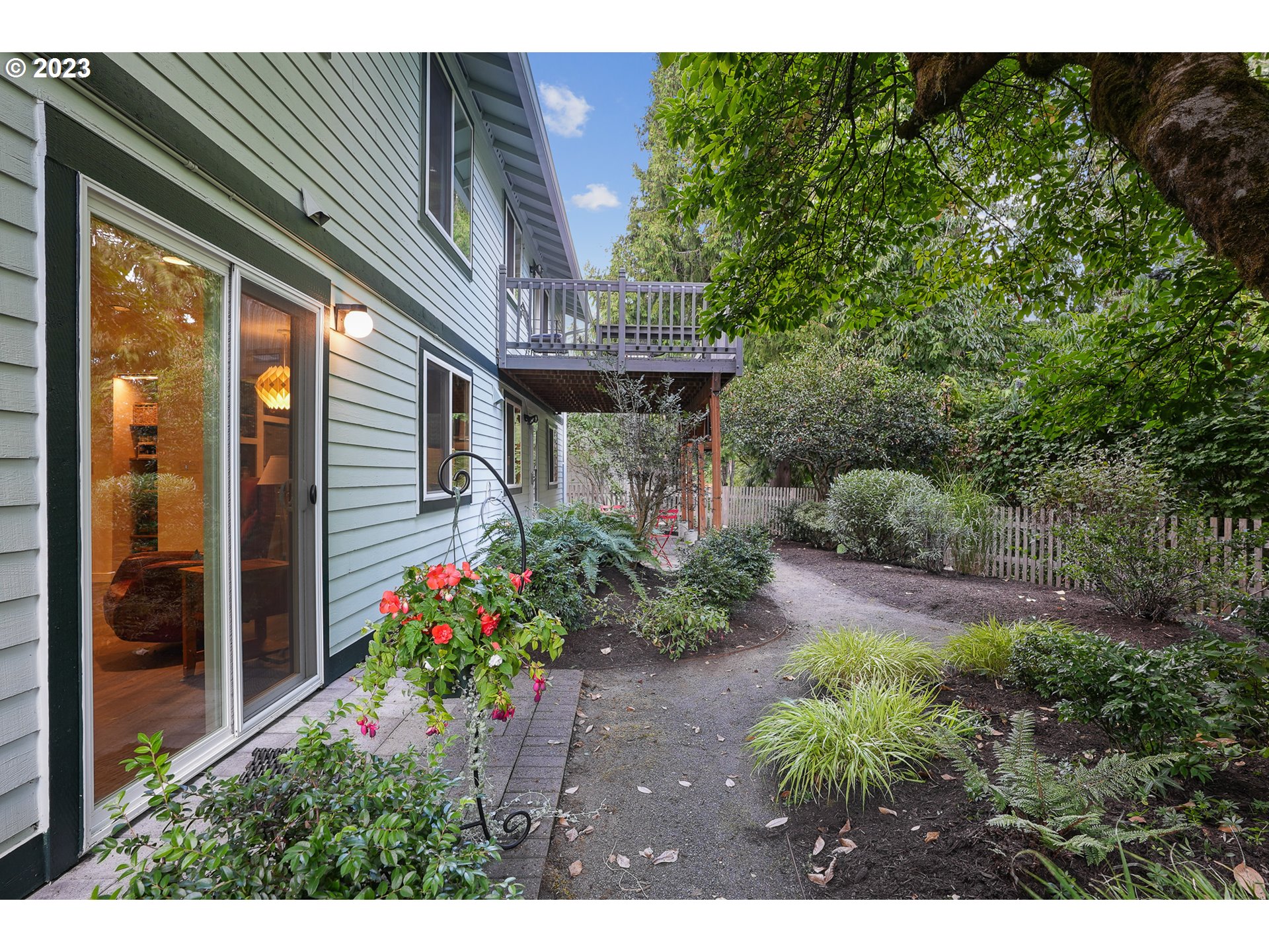 2726 Southwest Ridge Drive Portland, OR 97219 - Photo 47 of 48 Gallery Image 47