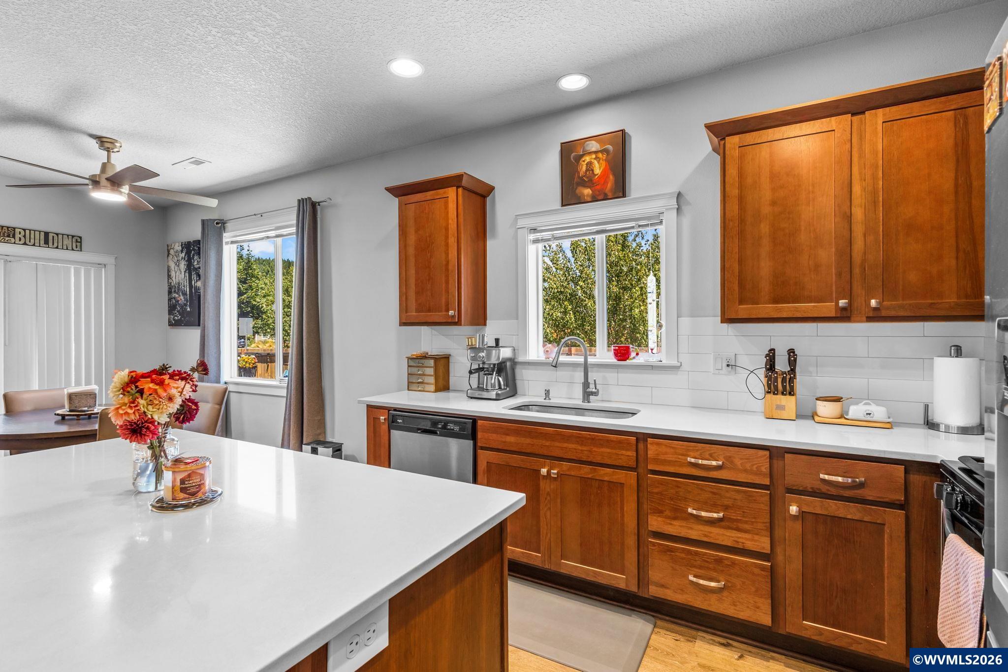901 Riley Drive Northeast Silverton, OR 97381 - Photo 11 of 36 Gallery Image 11