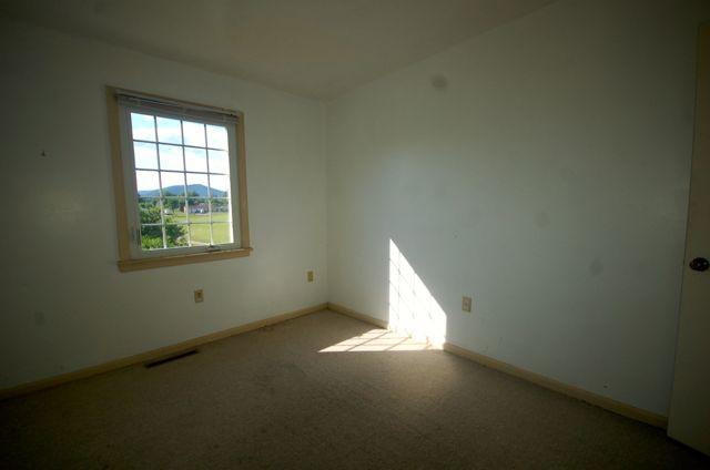 2308 Ranch Road Northwest Roanoke, VA 24017 - Photo 18 of 23 an empty room with a window