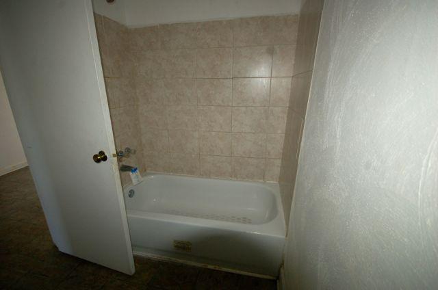 2308 Ranch Road Northwest Roanoke, VA 24017 - Photo 21 of 23 a bathroom with a bathtub
