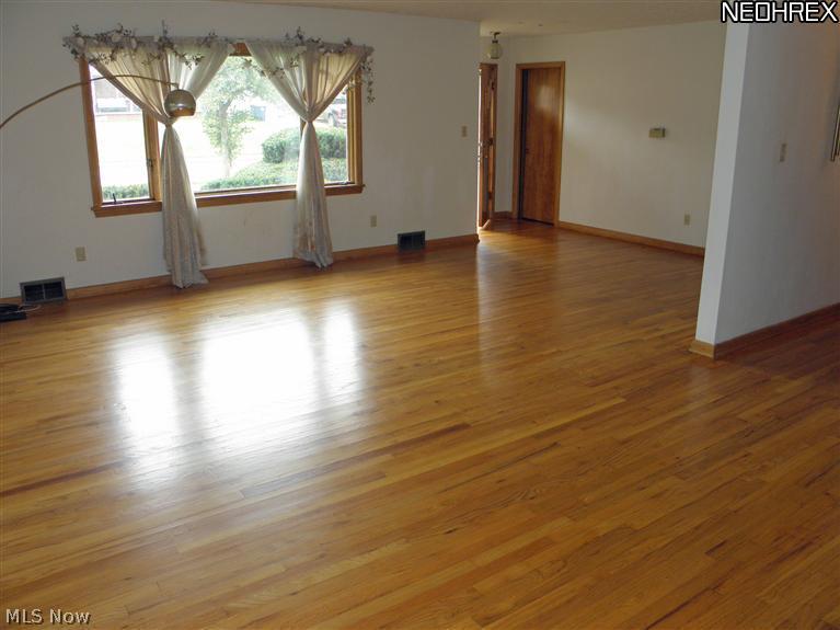 2009 Springfield Center Road Akron, OH 44312 - Photo 2 of 18