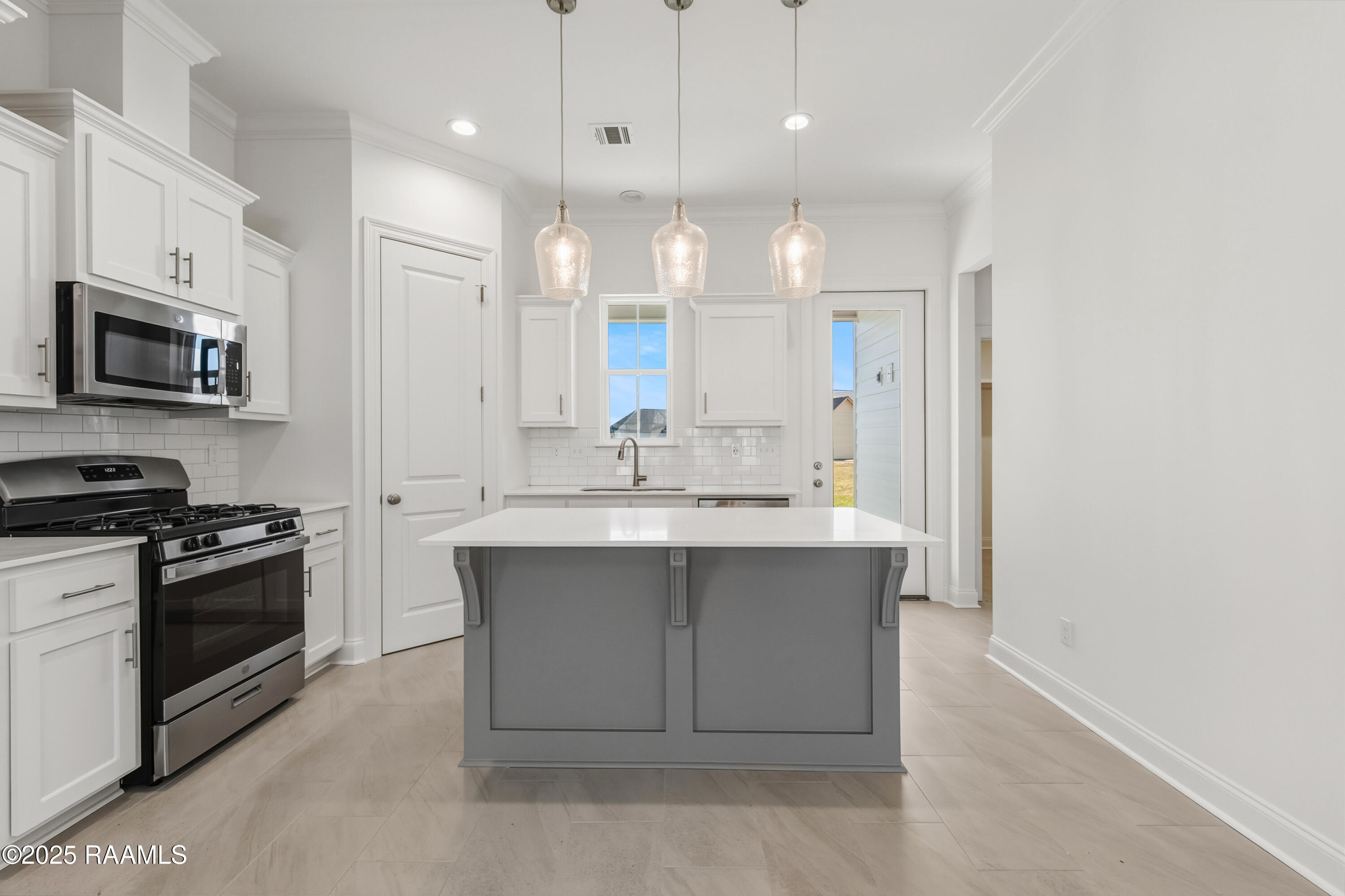 108 Carreras Lane Maurice, LA 70555 - Photo 5 of 37 108Carreras-19