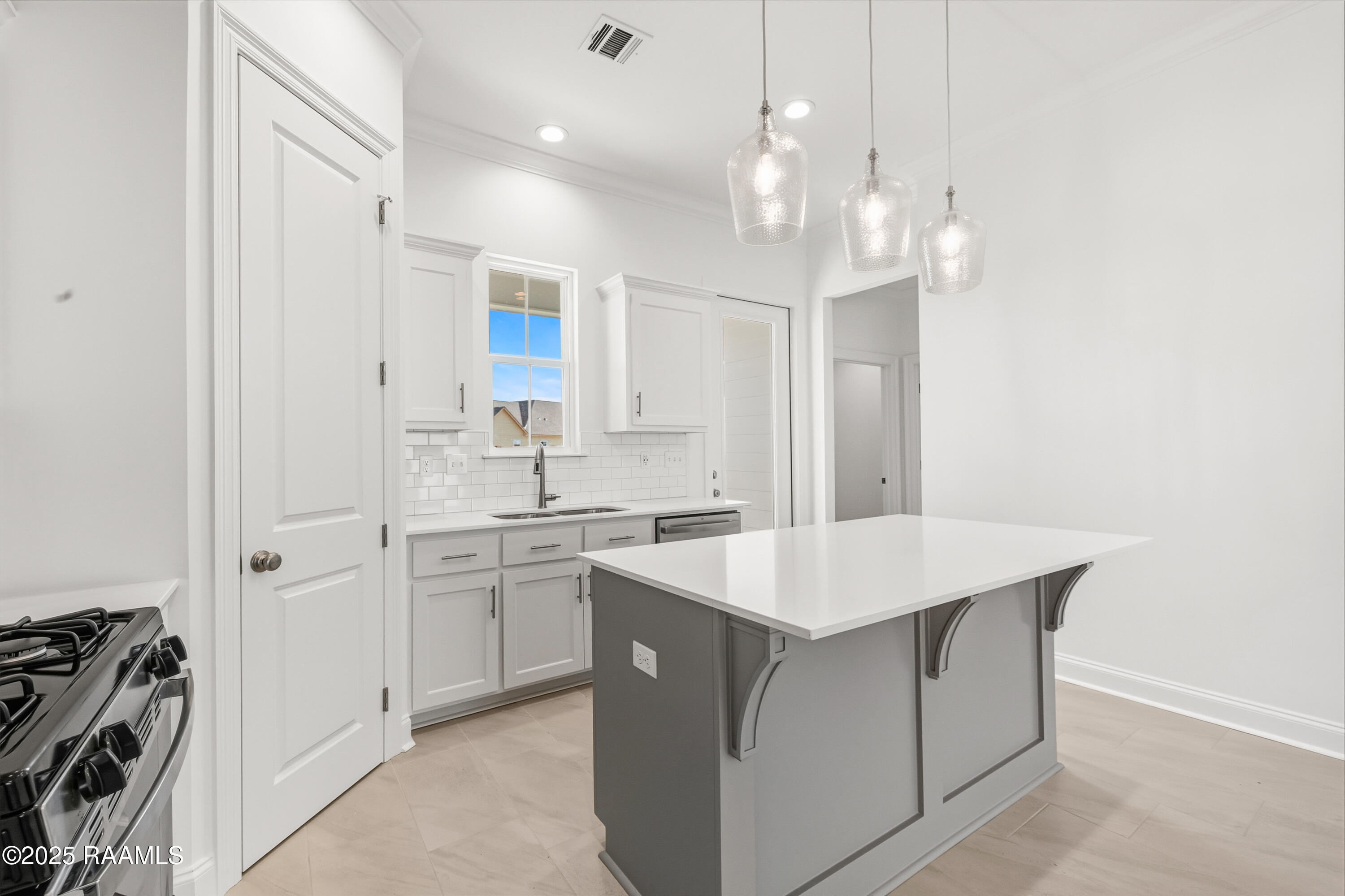 108 Carreras Lane Maurice, LA 70555 - Photo 6 of 37 108Carreras-22