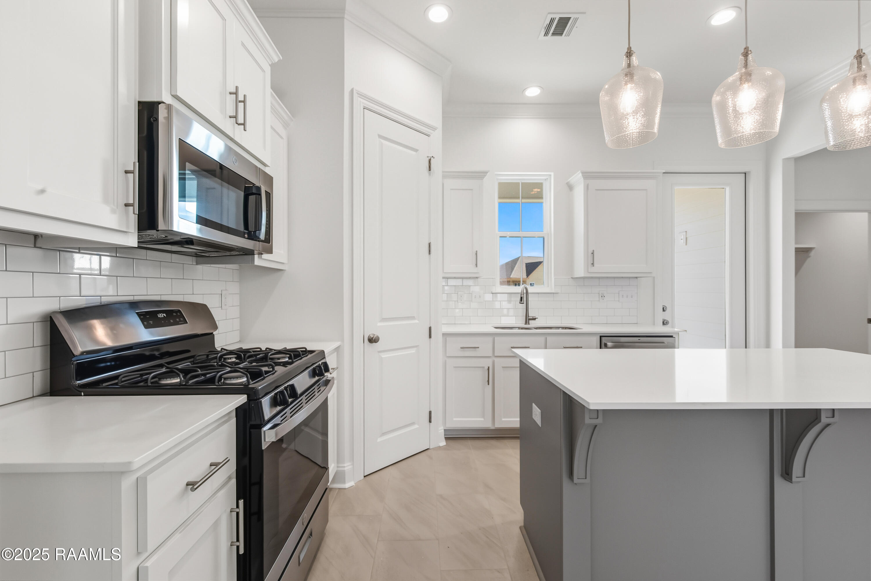 108 Carreras Lane Maurice, LA 70555 - Photo 9 of 37 108Carreras-31