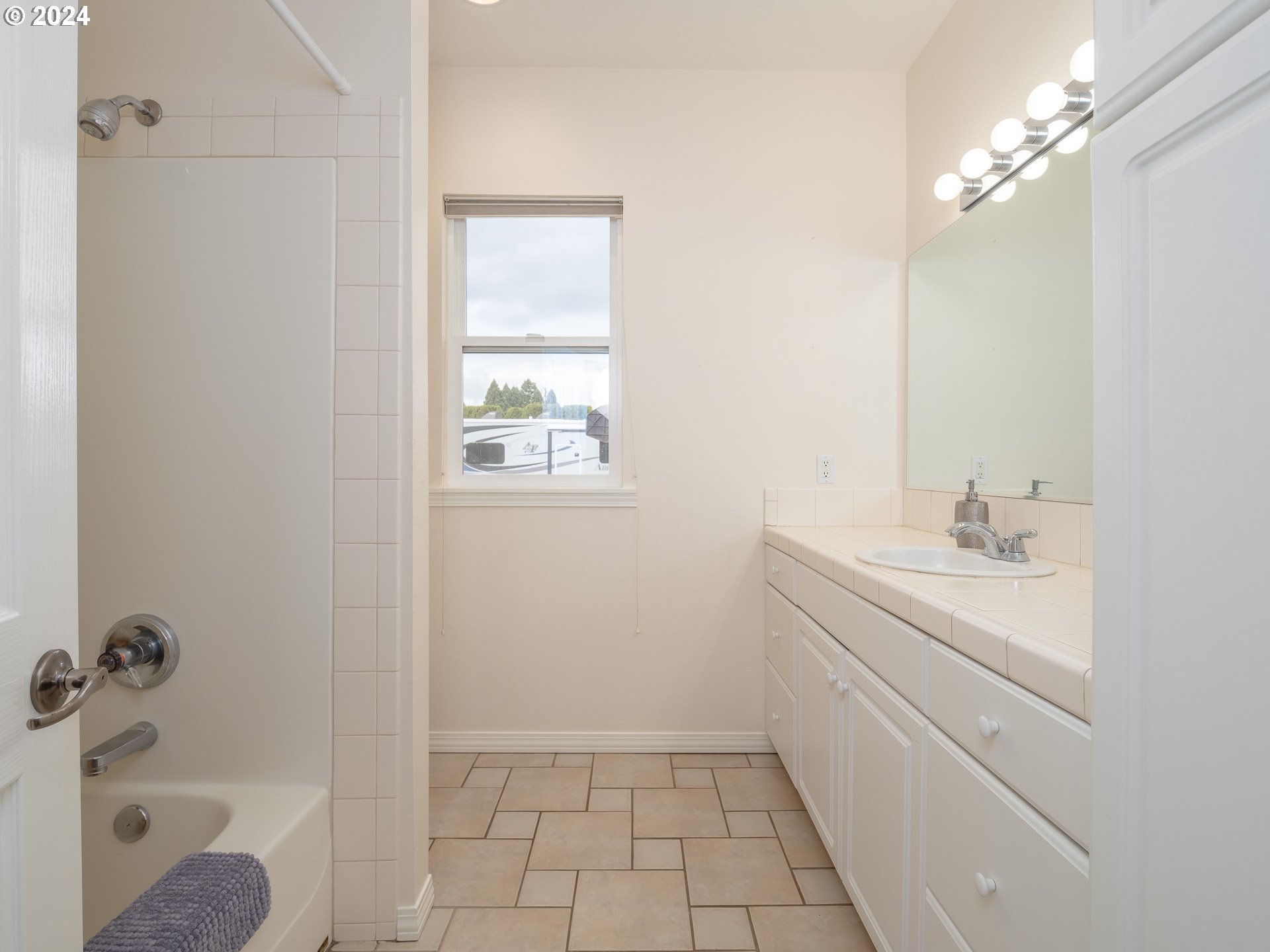 22886 Bents Road Northeast Aurora, OR 97002 - Photo 22 of 48 Gallery Image 22