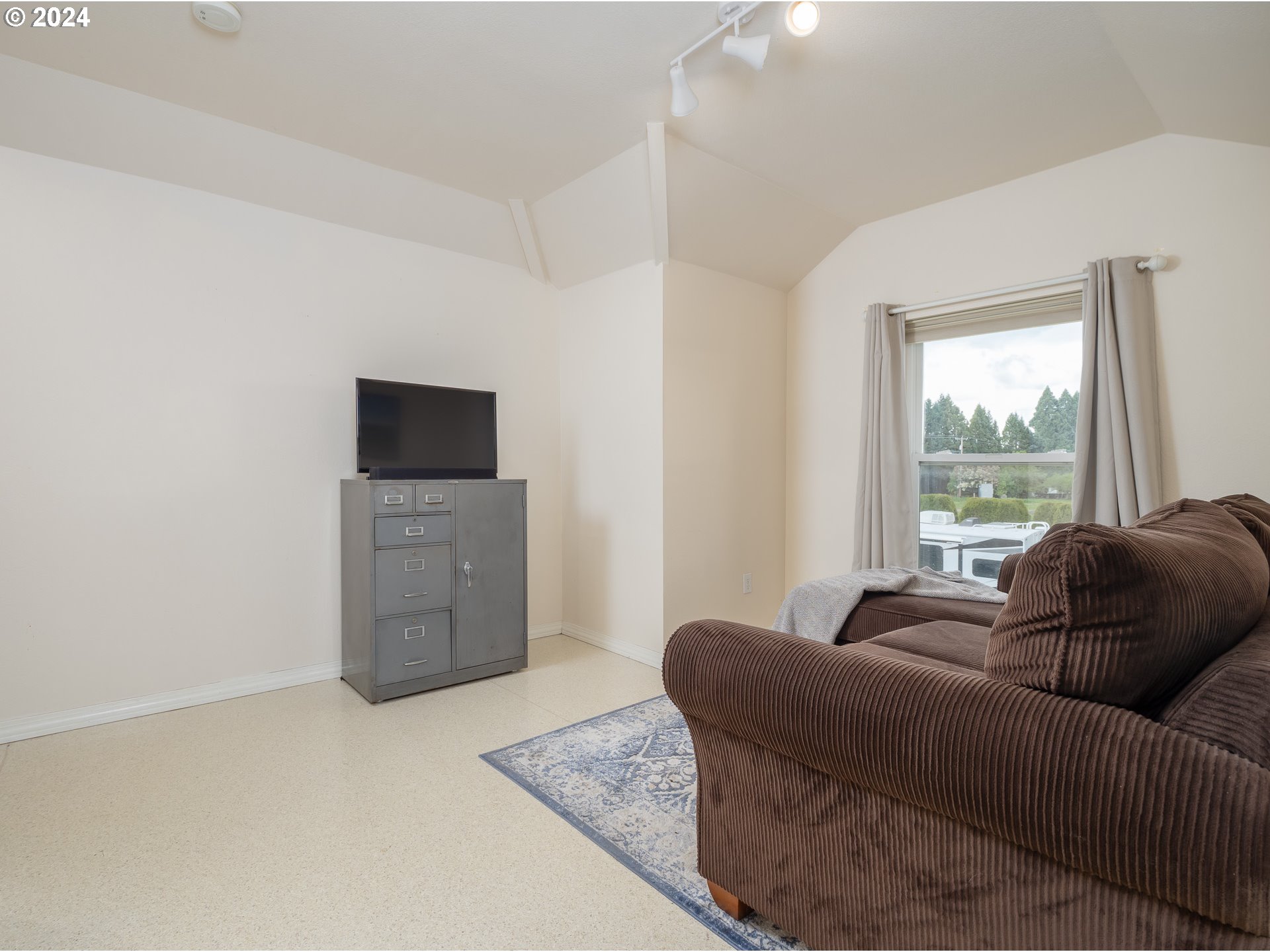 22886 Bents Road Northeast Aurora, OR 97002 - Photo 25 of 48 Gallery Image 25