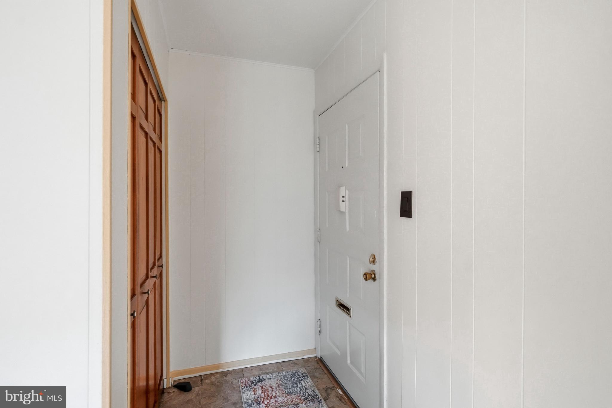 25 South Church Road, Unit 93 Maple Shade, NJ 08052 - Photo 5 of 28 Entry foyer with coat closet
