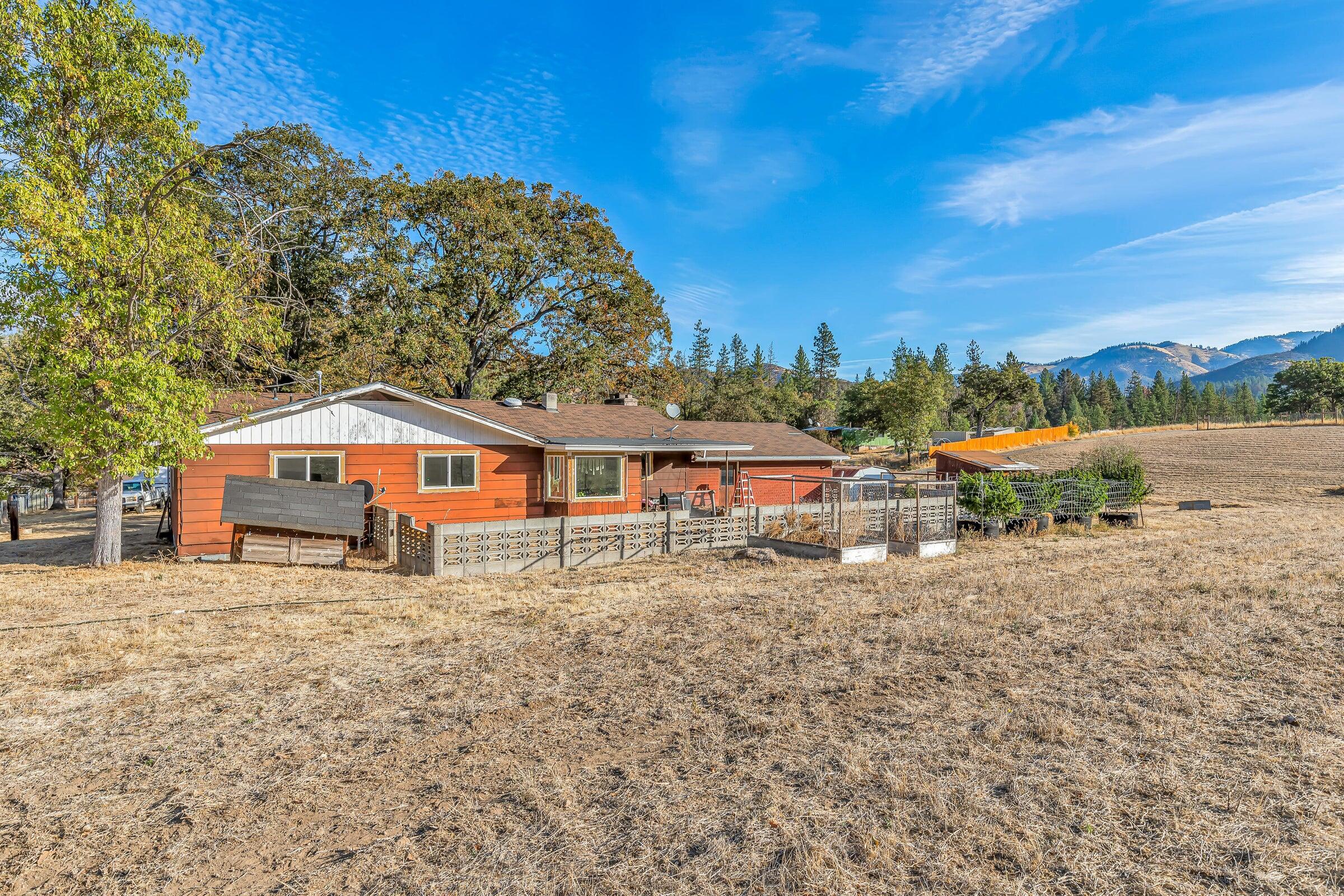 3361 Little Applegate Road Jacksonville, OR 97530 - Photo 3 of 18