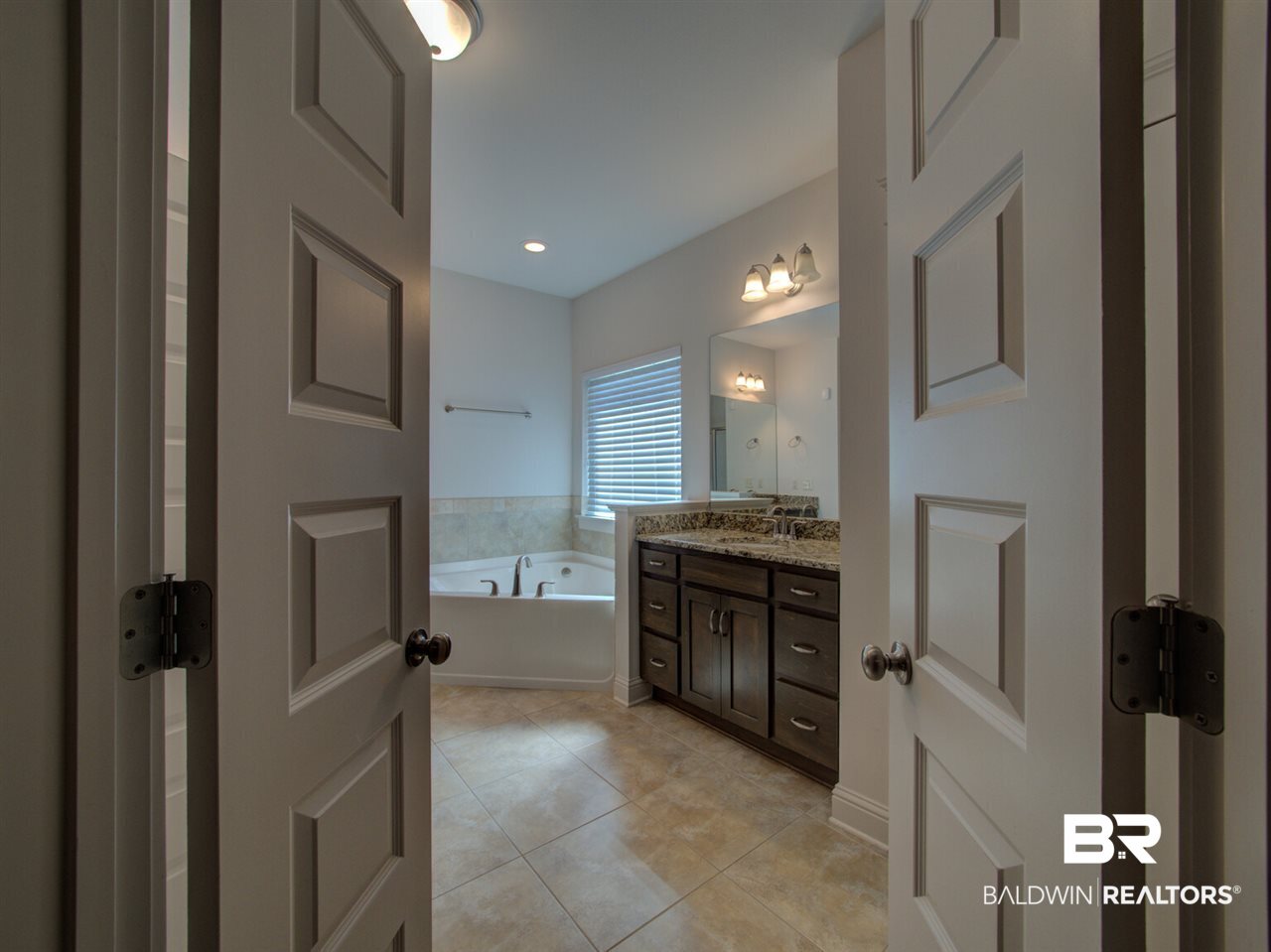 28111 Annabelle Lane Daphne, AL 36526 - Photo 22 of 39 Master Bathroom