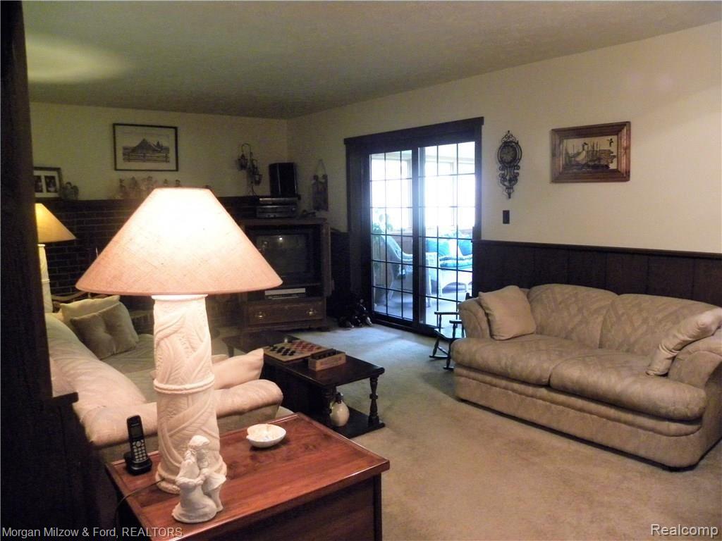 12200 Shaffer Road Davisburg, MI 48350 - Photo 11 of 21 11.JPG