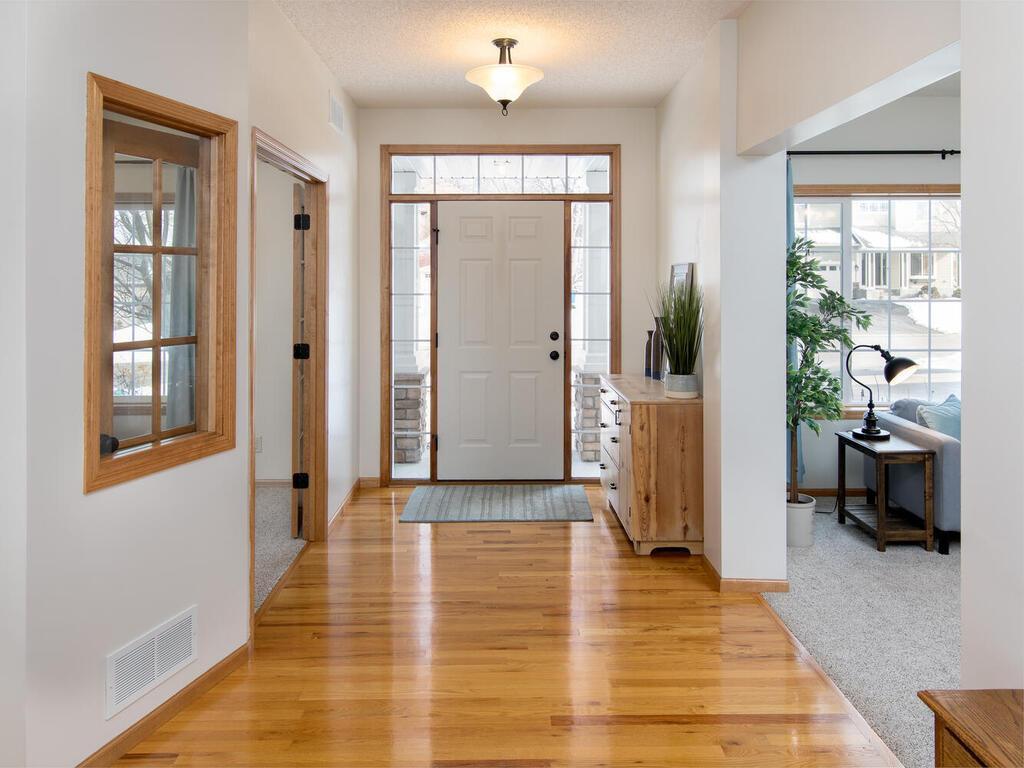 2124 Halli Road Shakopee, MN 55379 - Photo 4 of 50