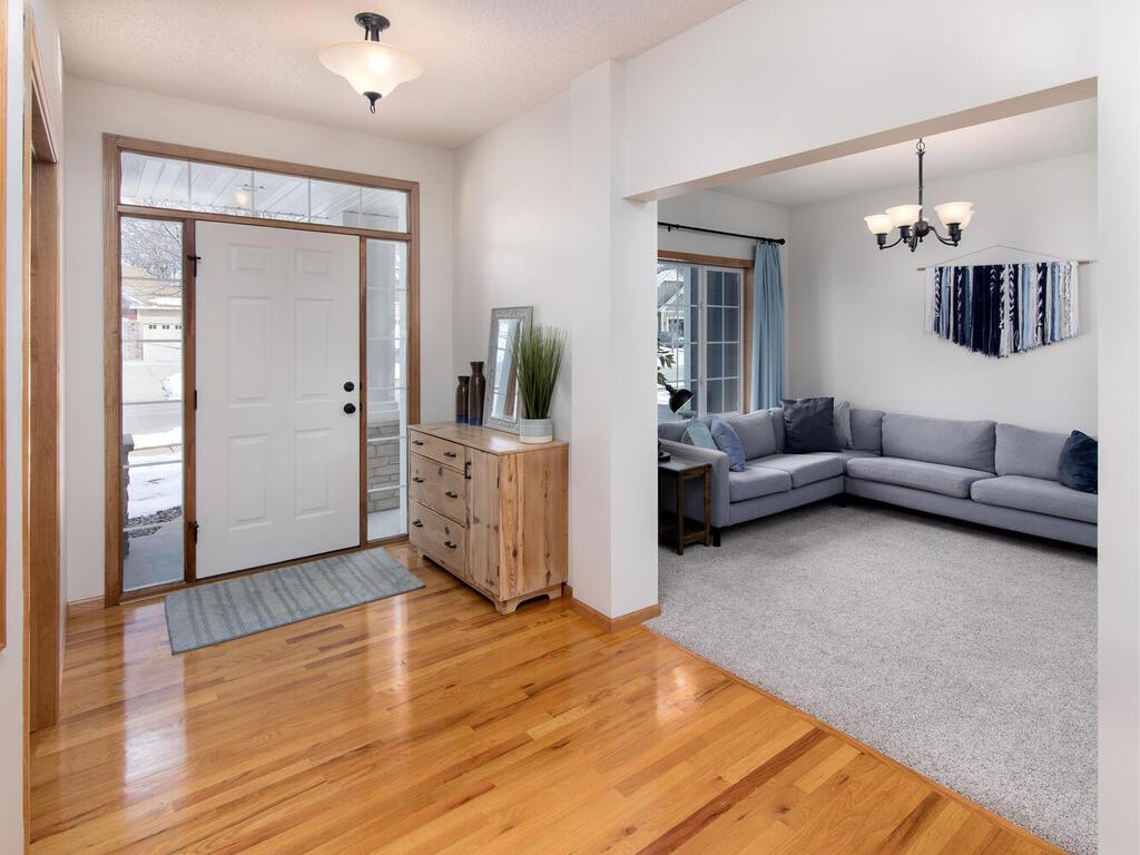 2124 Halli Road Shakopee, MN 55379 - Photo 5 of 50