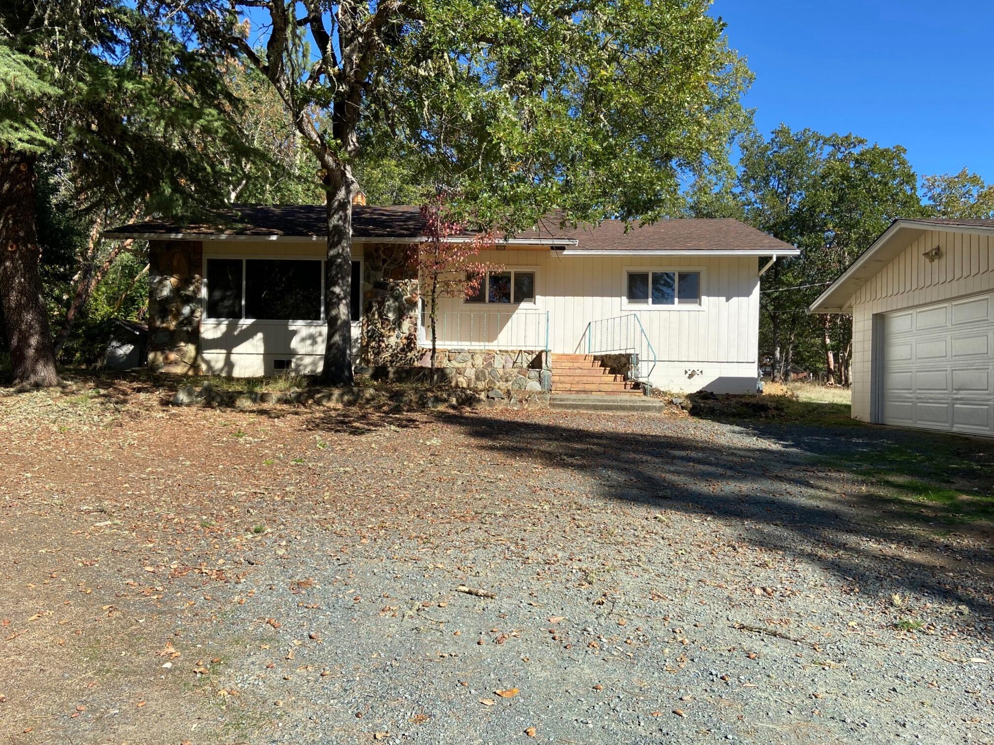 433 Soldier Creek Road Grants Pass, OR 97526 - Photo 2 of 44 IMG_0568