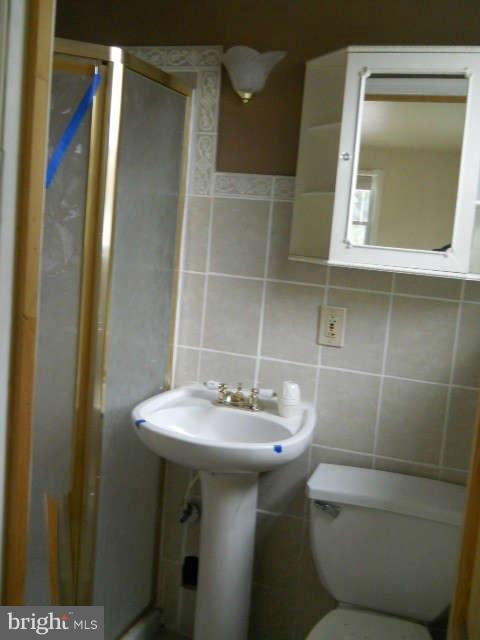 6707 Tweedbrook Road Baltimore, MD 21239 - Photo 12 of 19 a bathroom with a sink and a mirror