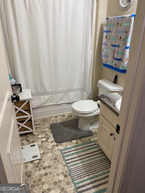 479 High Point Road Milledgeville, GA 31061 - Photo 19 of 27 a bathroom with a toilet and a shower curtain