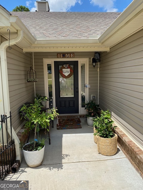 479 High Point Road Milledgeville, GA 31061 - Photo 3 of 27 a potted plant sitting in front of a house