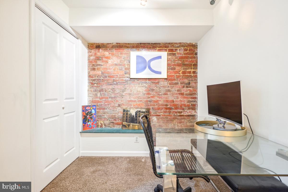 1514 21st Street Northwest, Unit 1 Washington, DC 20036 - Photo 21 of 29 a workspace with furniture and screen