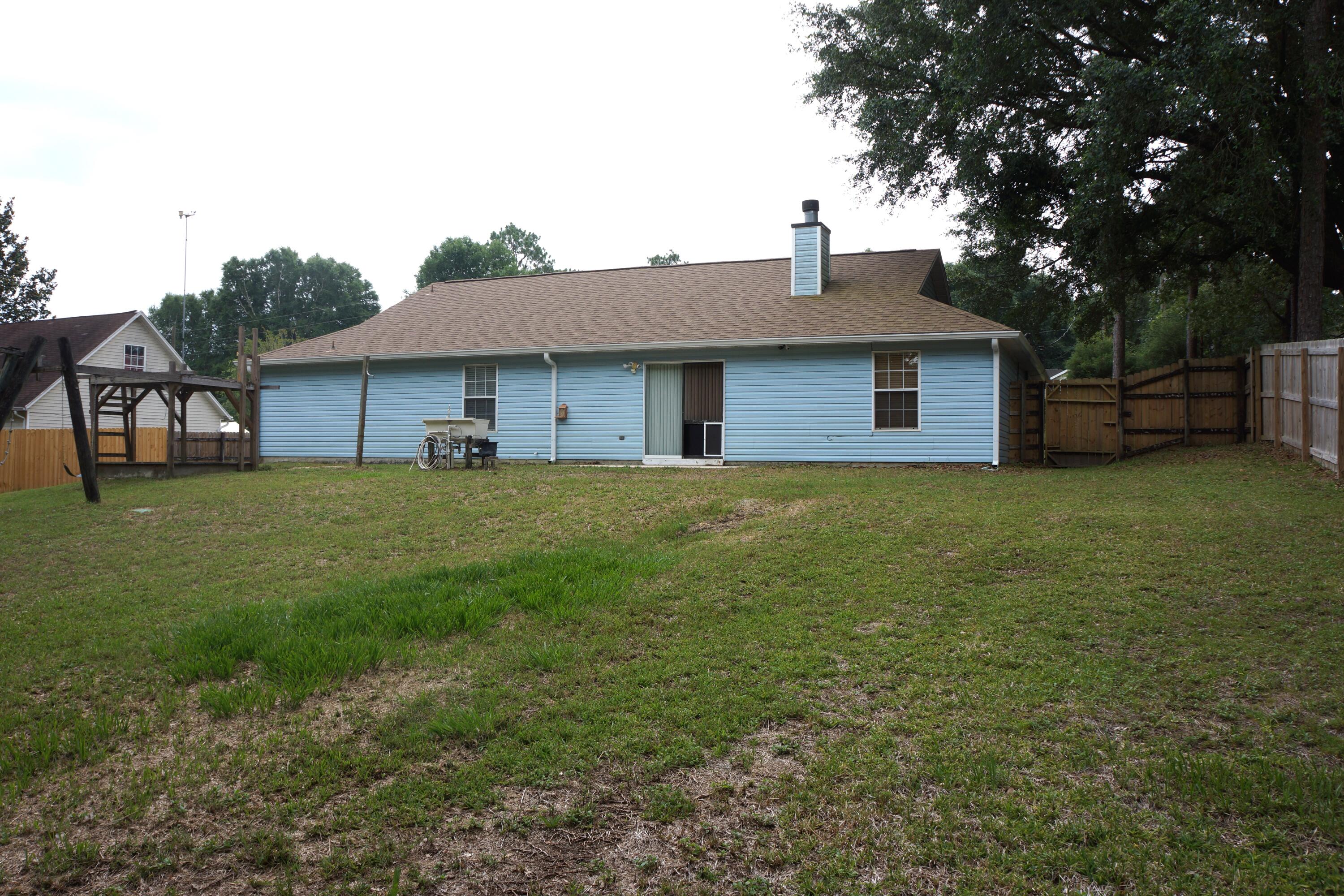 376 John King Road Crestview, FL 32539 - Photo 33 of 42 Back of home 2