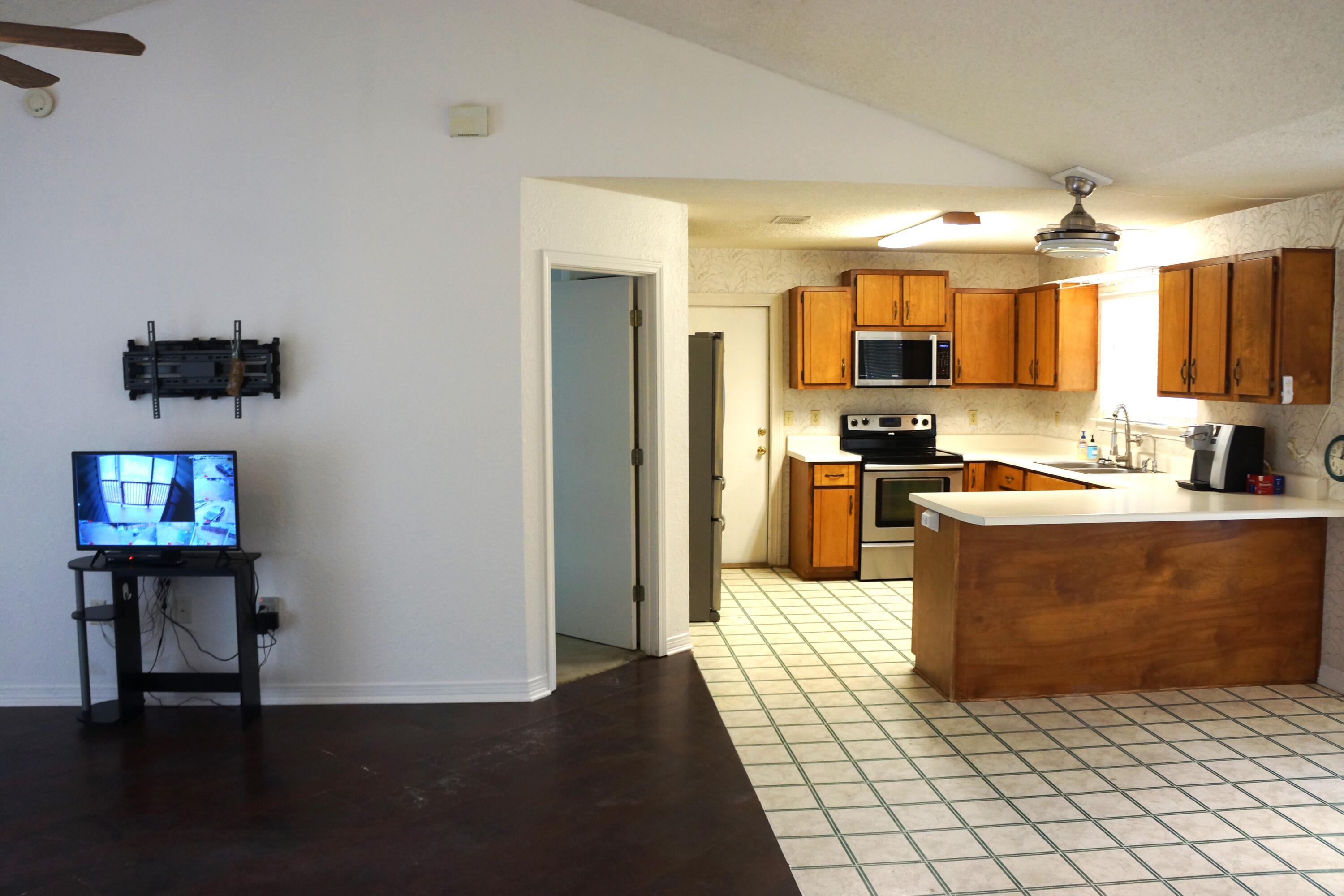 376 John King Road Crestview, FL 32539 - Photo 8 of 42 View from hallway to additional bedrooms