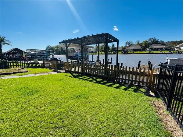 $2,300 | 18076 Bayou Pierre Drive, Maurepas, LA 70449