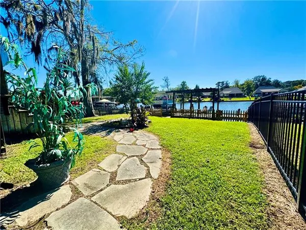 $2,300 | 18076 Bayou Pierre Drive, Maurepas, LA 70449